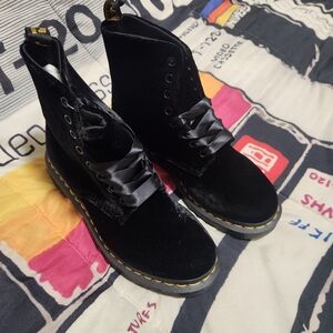Black Velvet 1420 Dr. Martens